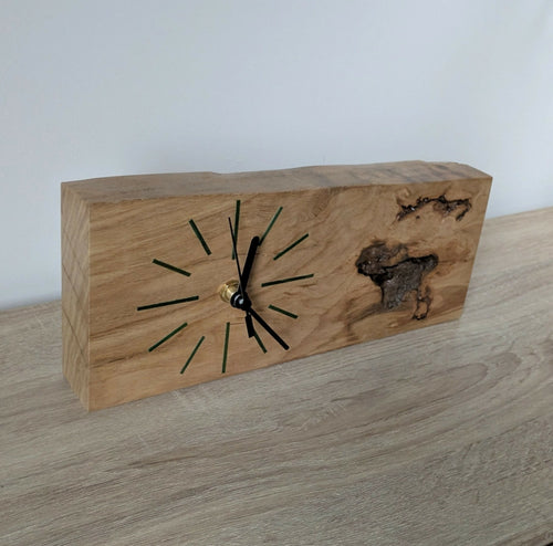 Horloge de bureau en Chêne massif et Marqueterie de paille Verte | EMPREINTES Paris - EMPREINTES Paris