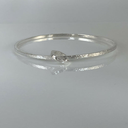 bracelet_jonc_en_argent_massif_martele_et_sa_breloque_assortie_artyssia | EMPREINTES Paris - EMPREINTES Paris