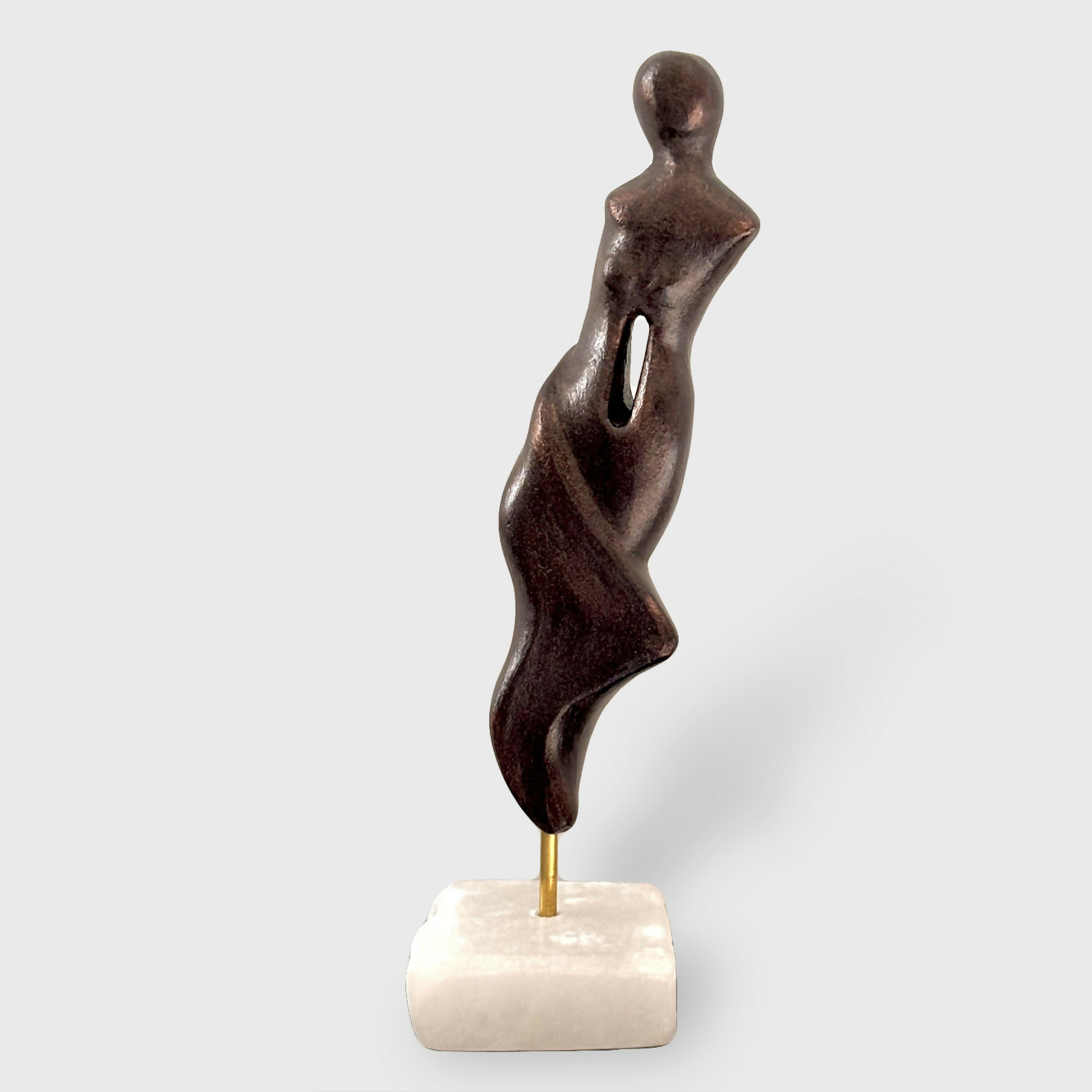 Figurine 22 en pierre calcaire, patine bronze socle en albâtre | EMPREINTES Paris