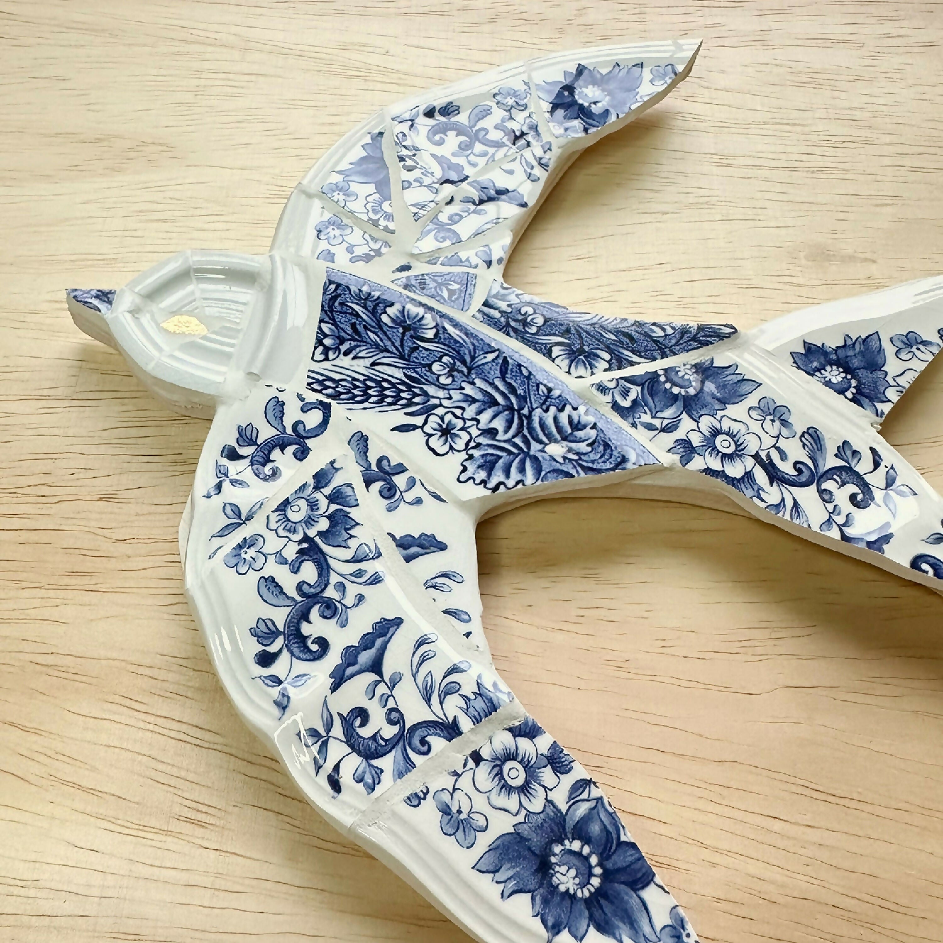 mosaique_oiseau_bleu_oeil_dor_anis_et_celadon copie | EMPREINTES Paris