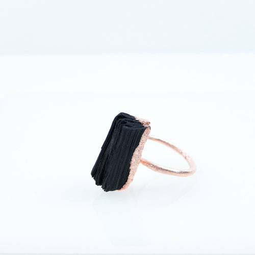 bague_porcelaine_noire_et_cuivre_lady_c_atelier_christine_moquet copie | EMPREINTES Paris - EMPREINTES Paris