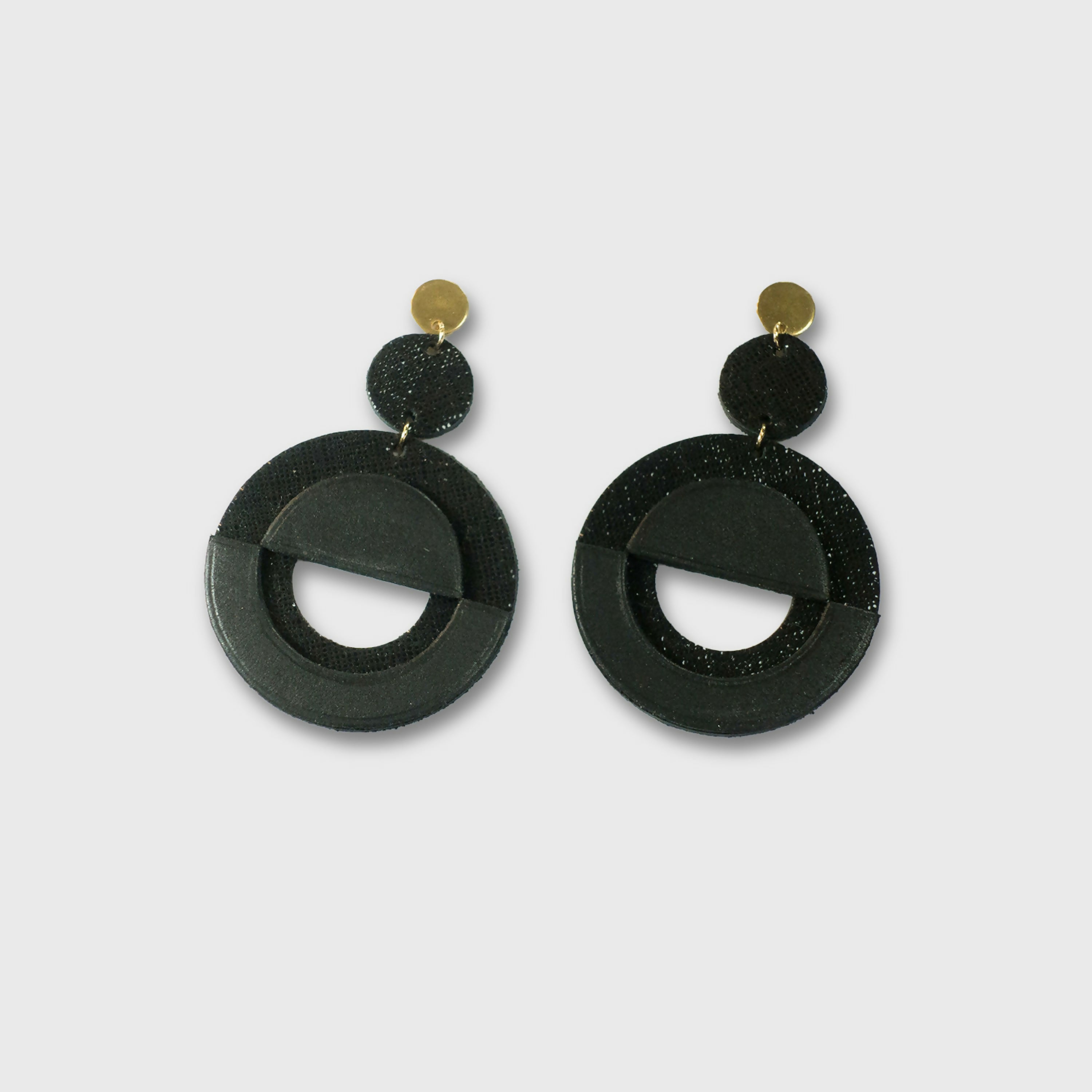 boucles_doreilles_retro_chic_noires_rayees_julie_troncin_maroquinerie copie | EMPREINTES Paris