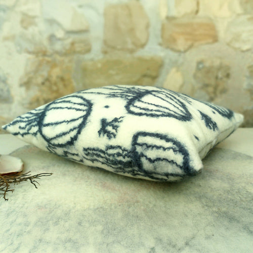 coussin_carre_en_feutre_de_laine_decor_meduses_atelier_lanzetta copie | EMPREINTES Paris - EMPREINTES Paris