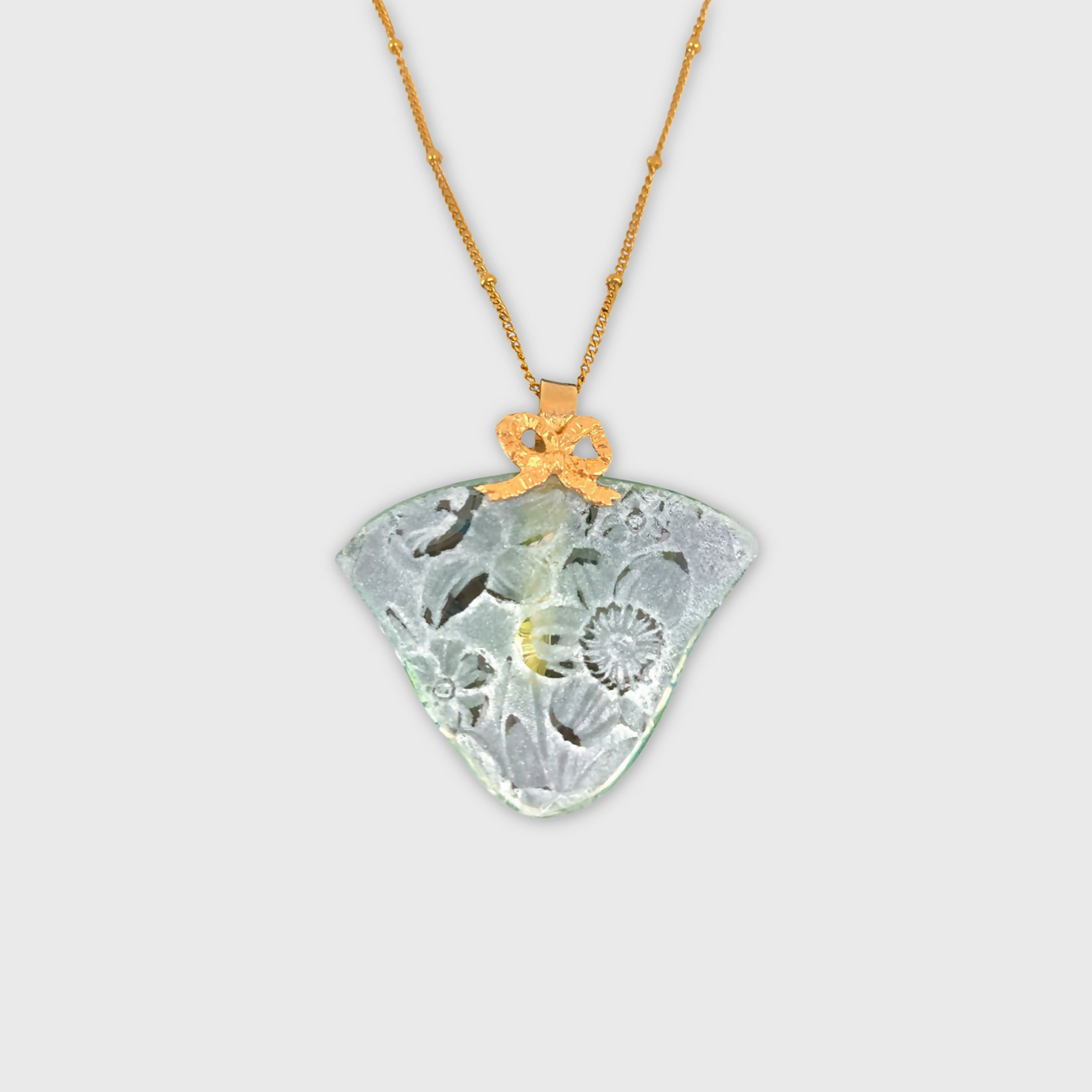 jacinthe, fleur, vert et doré, bijou vert, collier pour femme, idee cadeau pour elle, saint Valentin, piece unique, bijoux cristal, pate de verre | EMPREINTES Paris