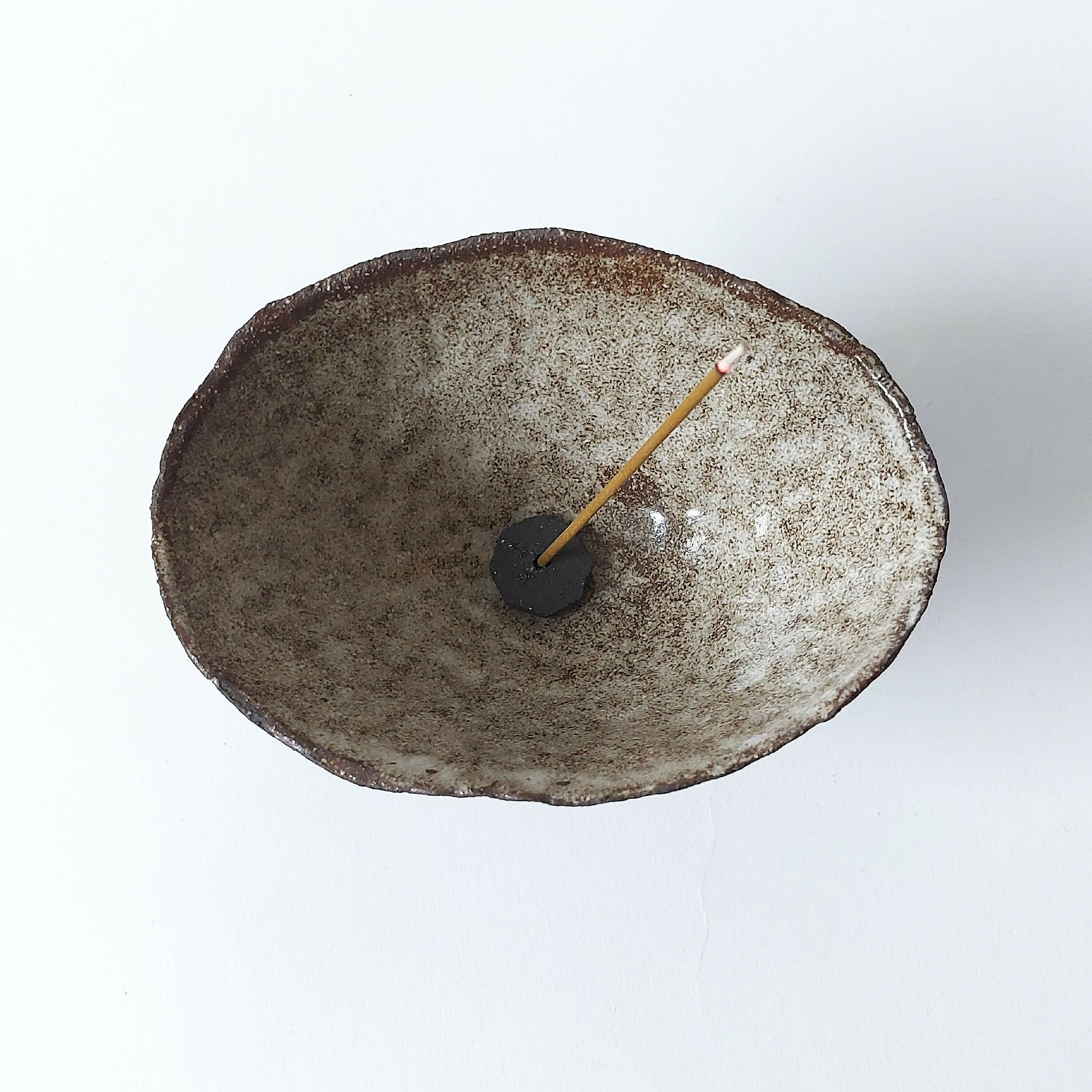 Pétale noir - porte-encens (avec un mini disque) | EMPREINTES Paris