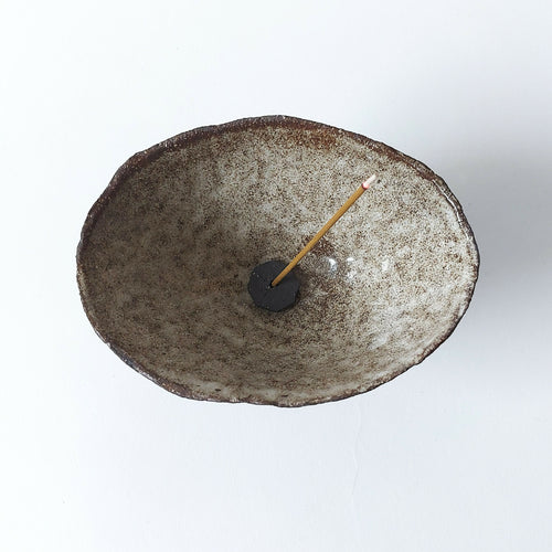 Pétale noir - porte-encens (avec un mini disque) | EMPREINTES Paris - EMPREINTES Paris