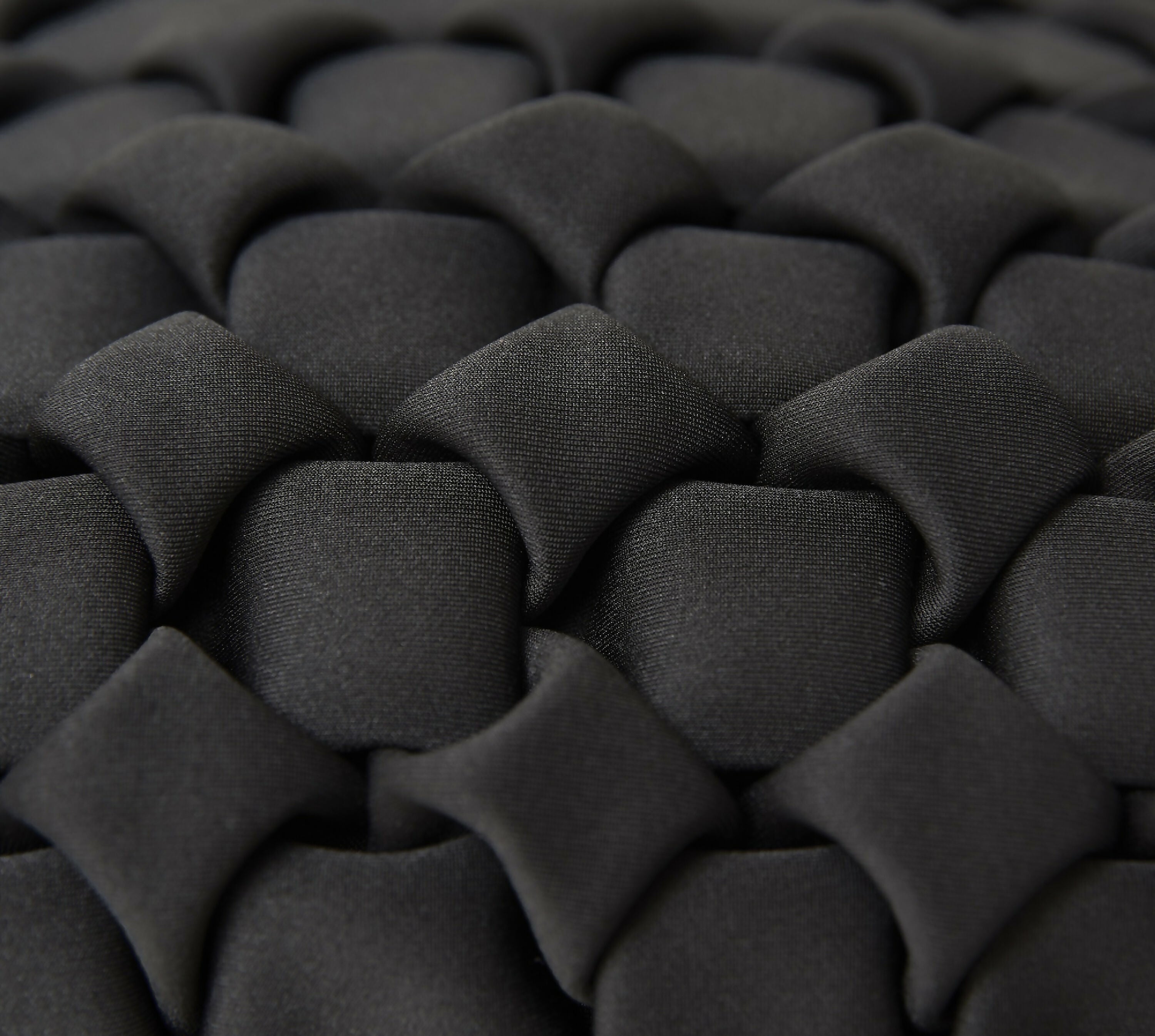 coussin_rectangulaire_neosmock_noir_floriane_schmitt_studio copie | EMPREINTES Paris