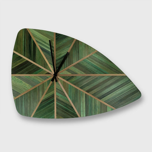 Horloge murale style rétro avec Marqueterie de paille Verte feuille et dorée | EMPREINTES Paris - EMPREINTES Paris