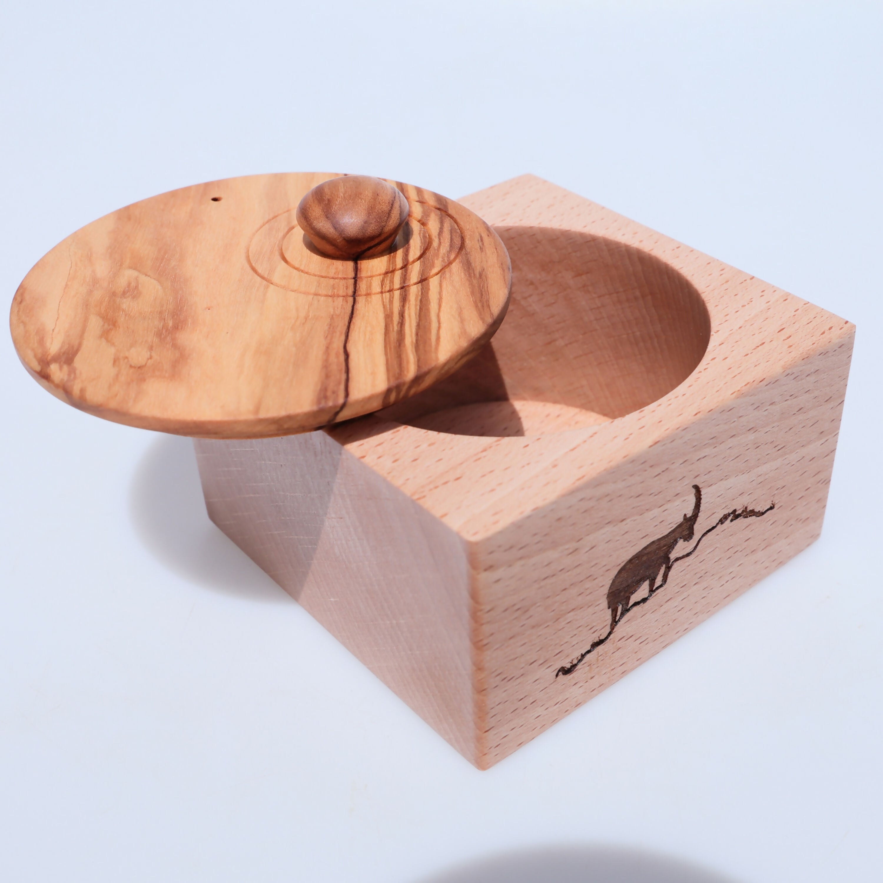 petite_boite_carree_en_hetre_et_en_olivier_n°1_latelier_du_mercantour copie | EMPREINTES Paris