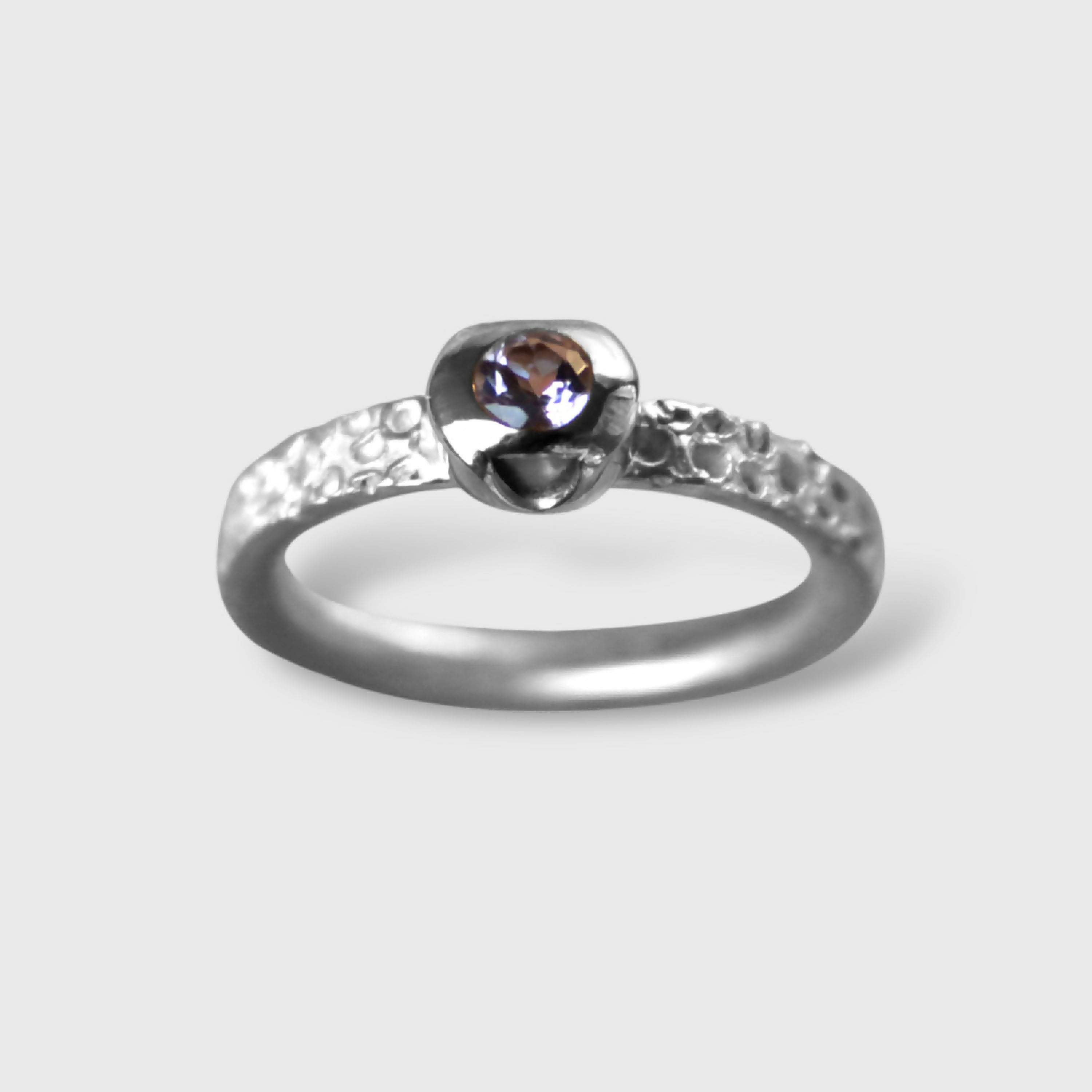 bague_volcanique_ii_piece_unique_t46_en_argent_et_or_avec_amethyste_sol_billeke copie | EMPREINTES Paris