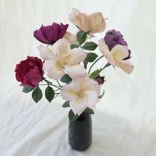 Bouquet de fleurs en papier variations autour du violet : renoncule, cosmos, roses sauvages | EMPREINTES Paris - EMPREINTES Paris