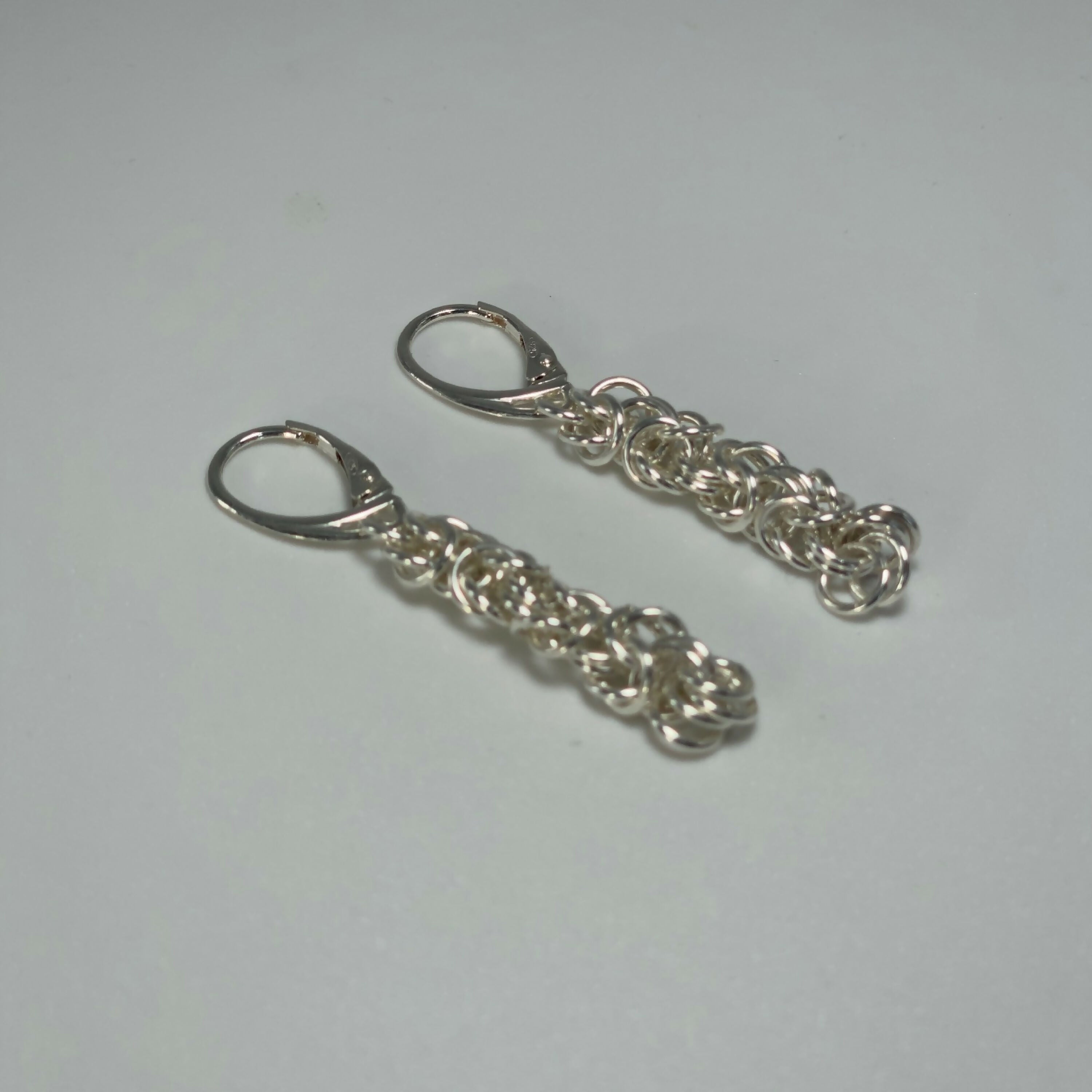 Boucles d’oreilles Byzance en argent massif – Maille byzantine artisanale | EMPREINTES Paris