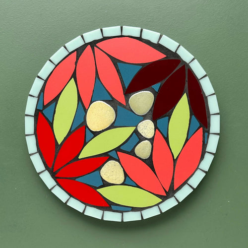 Dessous-de-plat mosaïque Magnolia rouge, vert et bleu paon II | EMPREINTES Paris - EMPREINTES Paris
