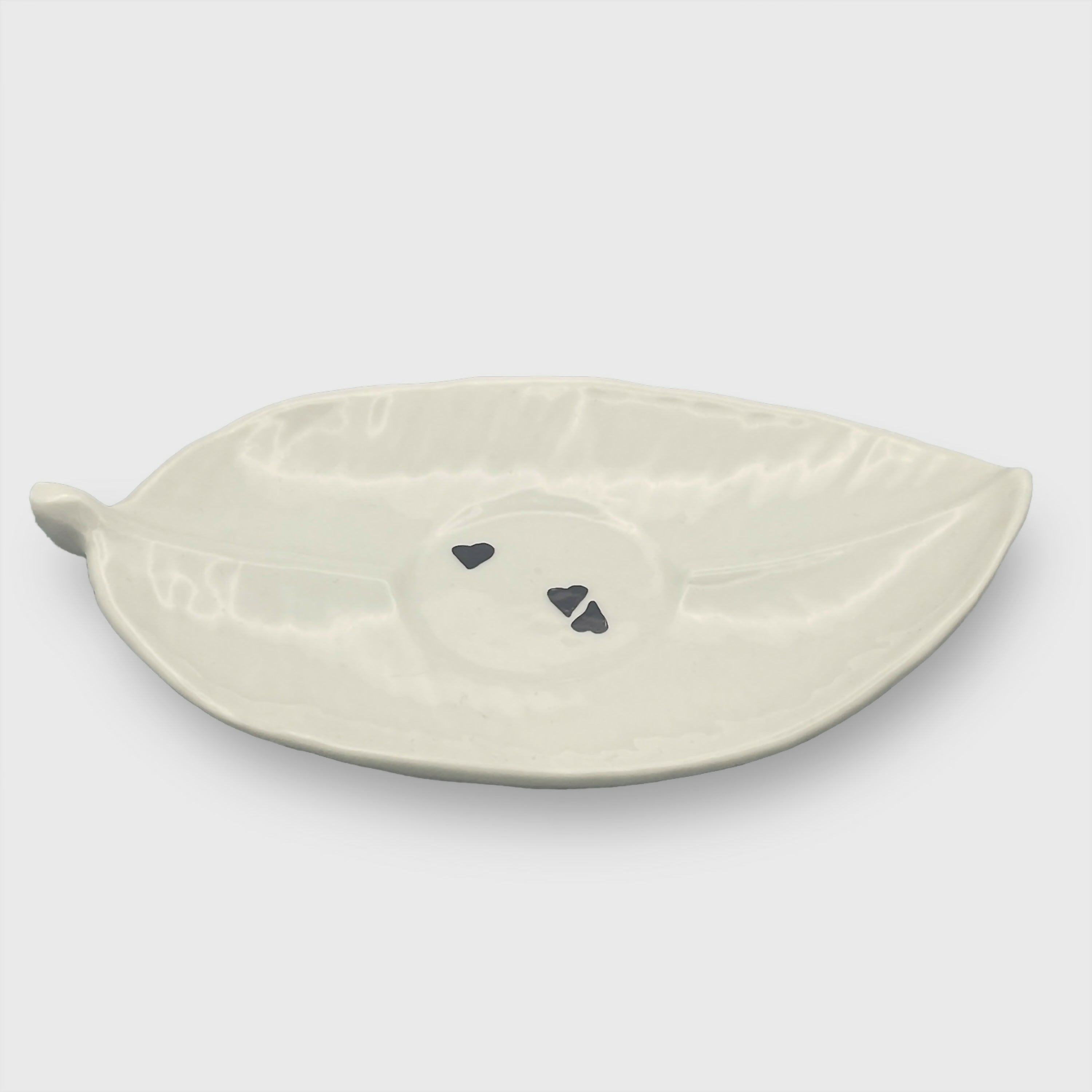 Petit Cœur soucoupe feuille 1 - Service Parapluie - serena ilari copie | EMPREINTES Paris