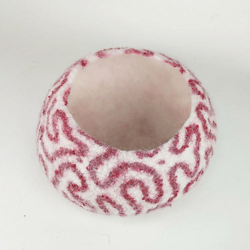 vide_poche_oursin_ecru_decor_ondulant_rouge_en_feutre_de_laine_atelier_lanzetta copie | EMPREINTES Paris - EMPREINTES Paris