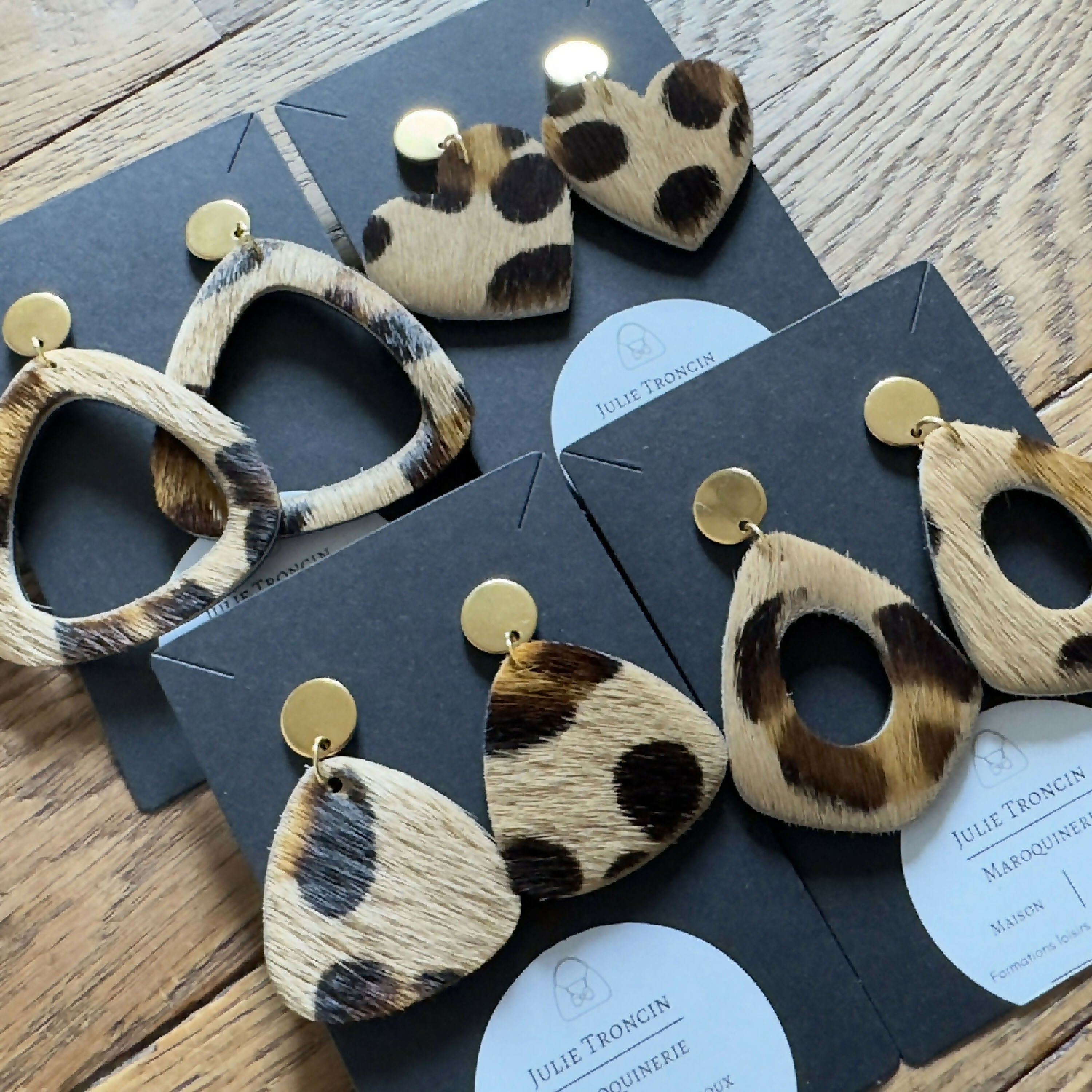 boucles_doreilles_mediator_leopard_julie_troncin_maroquinerie | EMPREINTES Paris
