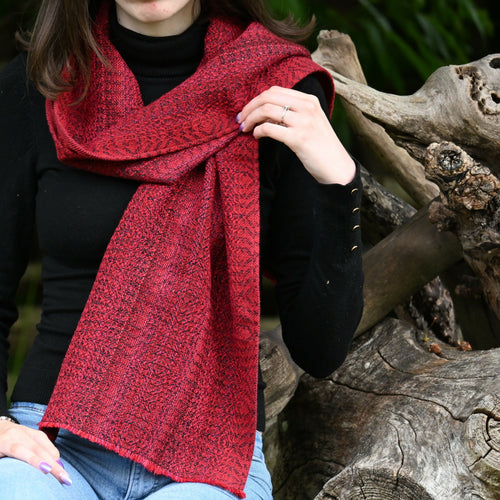 echarpe_rouge_alizarine_creation_tissages_francois_vieillard copie | EMPREINTES Paris - EMPREINTES Paris