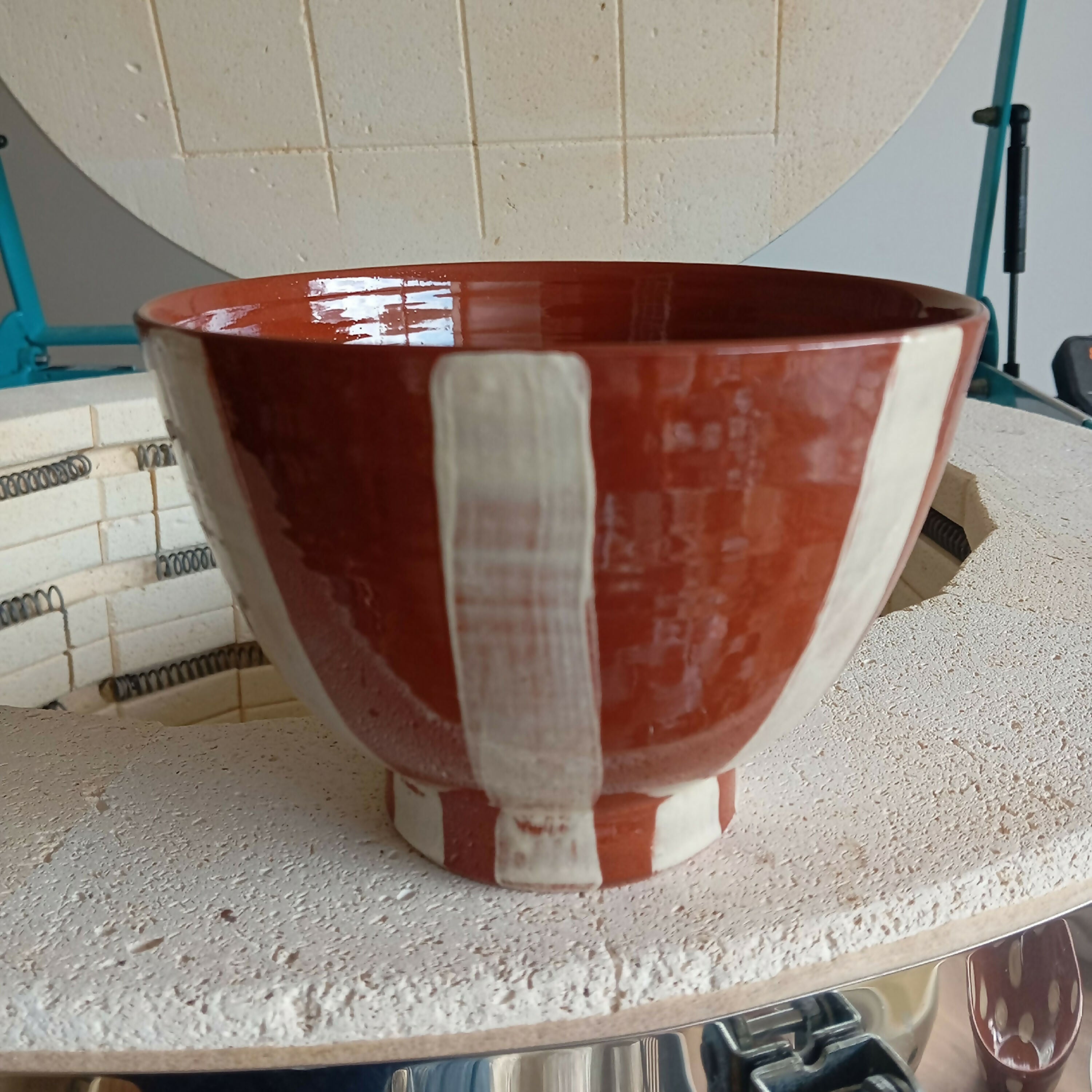 grand_bol_terre_rouge_rayures_blanches_georgie_blin_ceramiste copie | EMPREINTES Paris