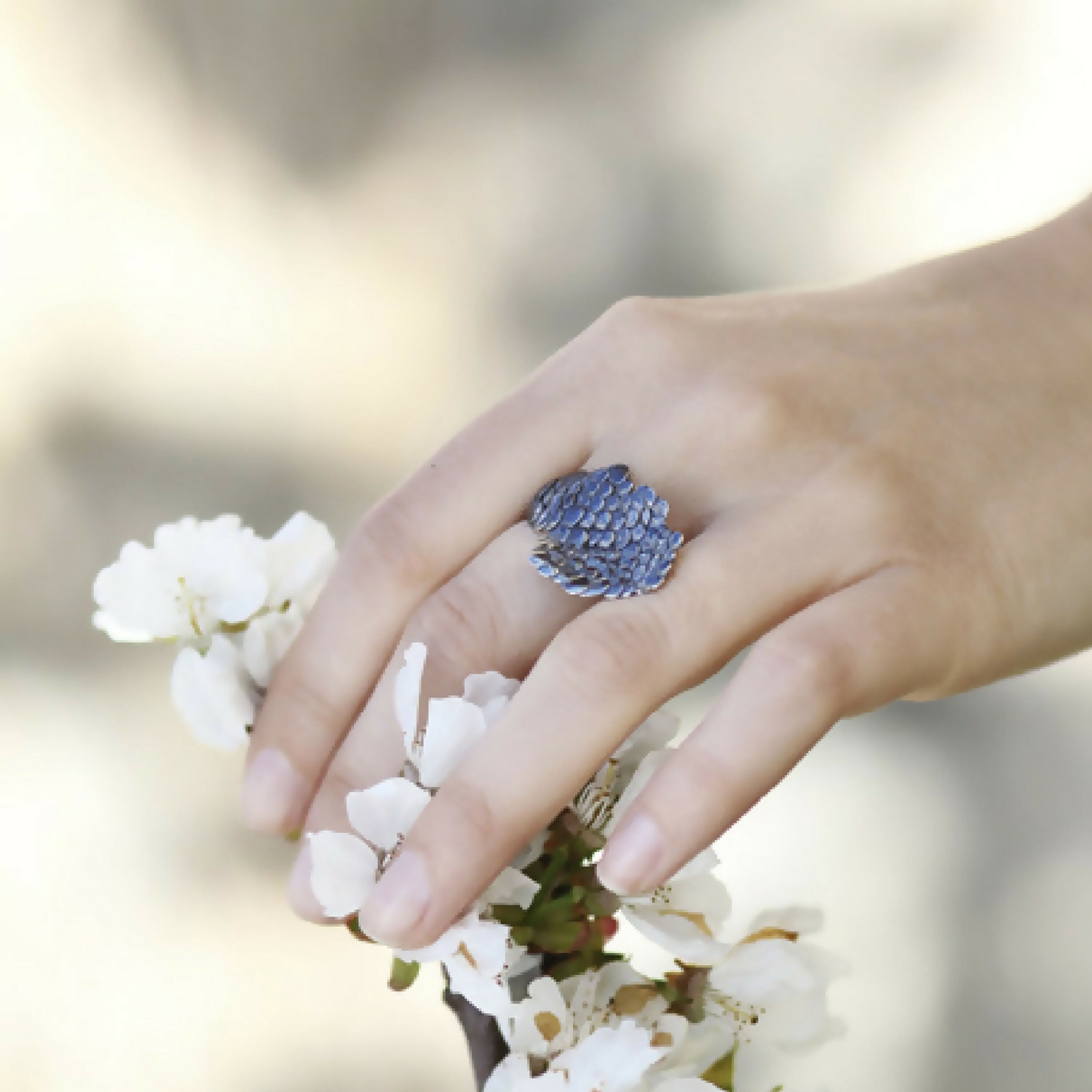 Bague réglable écaille en argent massif sur deux doigts, en noire ou en blanche | EMPREINTES Paris
