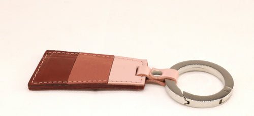 porte_cle_pennant_en_cuir_–_vigne_terre_de_sienne_et_nude_sylvie_strohl | EMPREINTES Paris - EMPREINTES Paris