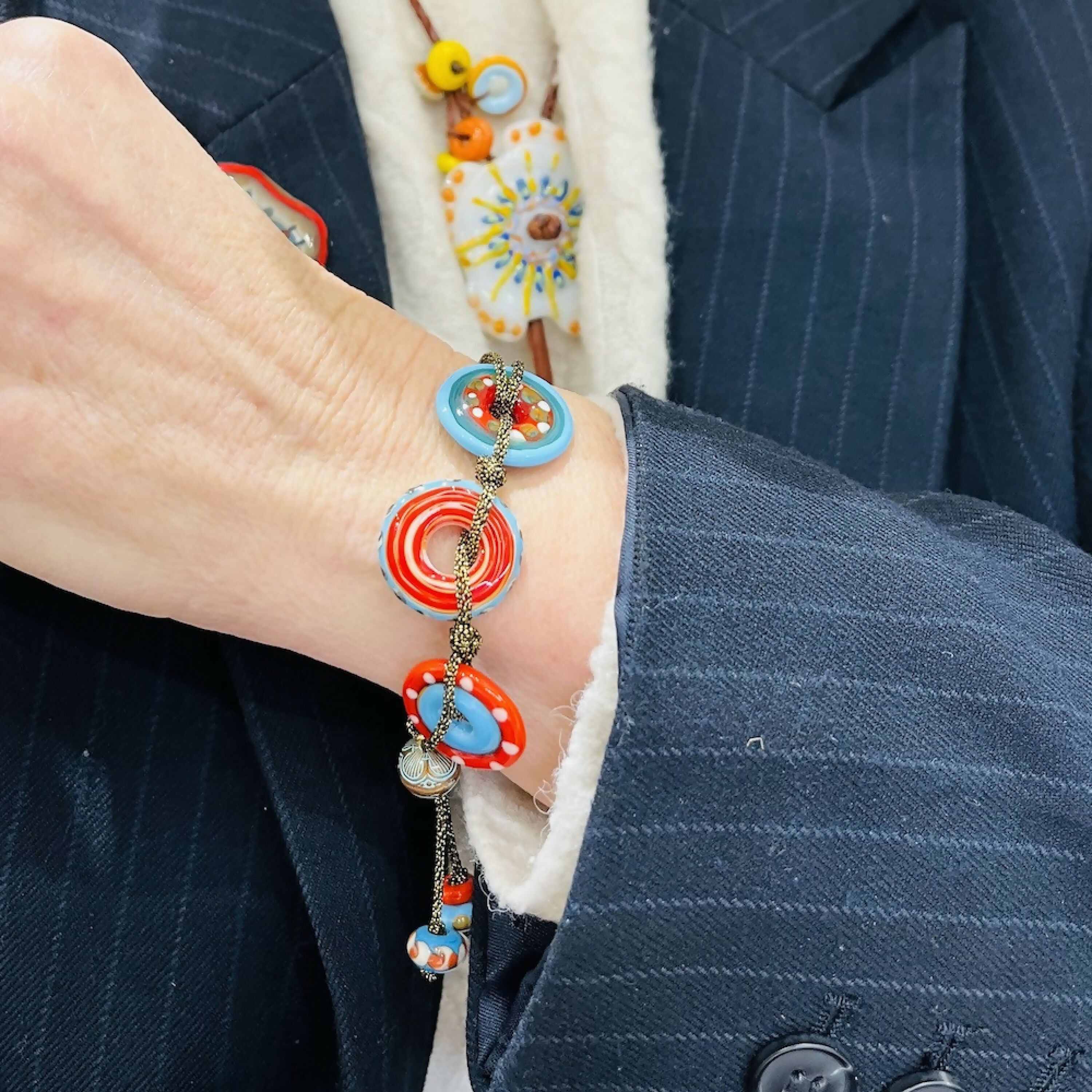 bracelet_perles_en_verre_colore_alix_caille_silice_creation copie | EMPREINTES Paris