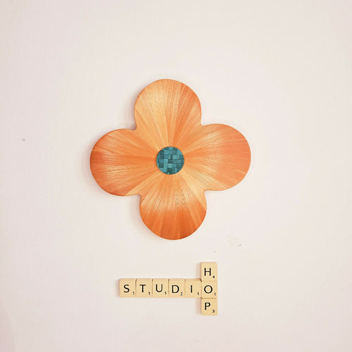 FlowerPower - fleur en marqueterie de paille orange et vert | EMPREINTES Paris - EMPREINTES Paris