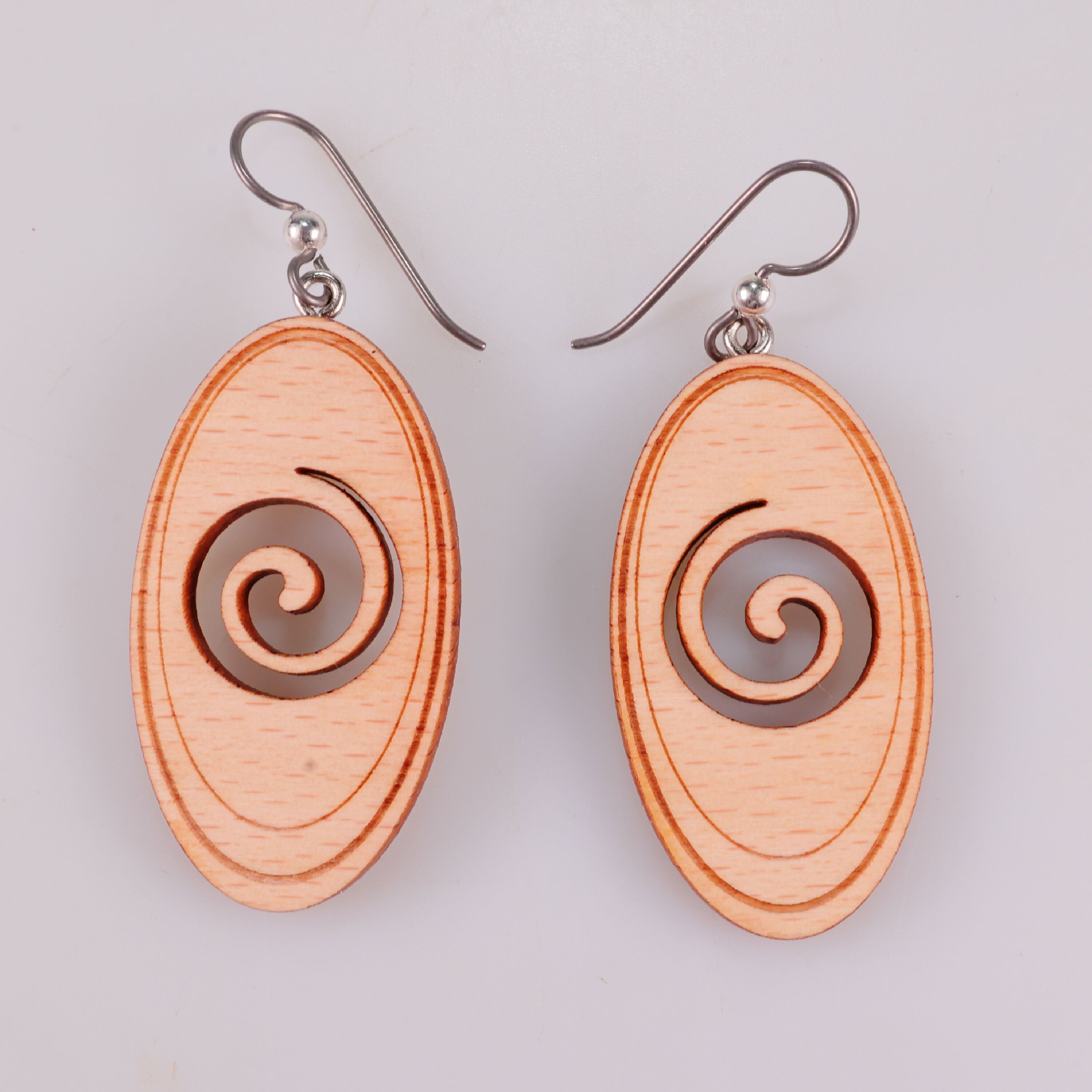 boucles_doreilles_spirale_en_bois_de_hetre_latelier_du_mercantour copie | EMPREINTES Paris