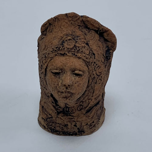 sculpture_petite_tete_de_femme_avec_coiffe_decoree_et_gravee_jade_sculptures copie | EMPREINTES Paris - EMPREINTES Paris