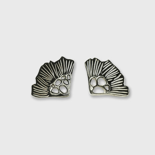 Boucles d’oreilles puces en argent massif recyclé inspirées de fleurs | EMPREINTES Paris - EMPREINTES Paris