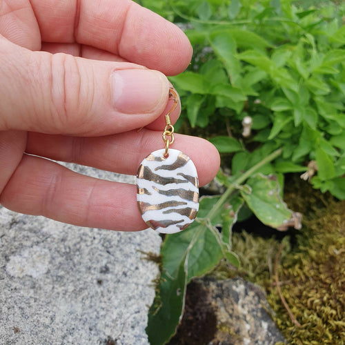 boucles_doreilles_ovales_en_porcelaine_motif_zebres_sara_grace_wevill | EMPREINTES Paris - EMPREINTES Paris