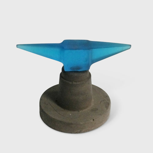 sculpture_petite_enclume_pate_de_cristal_sur_socle_ciment_jean_gazdac | EMPREINTES Paris - EMPREINTES Paris