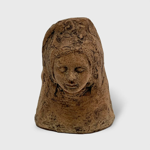 sculpture_petite_tete_de_femme_les_yeux_fermes_avec_coiffe_decoree_et_gravee_jade_sculptures copie | EMPREINTES Paris - EMPREINTES Paris