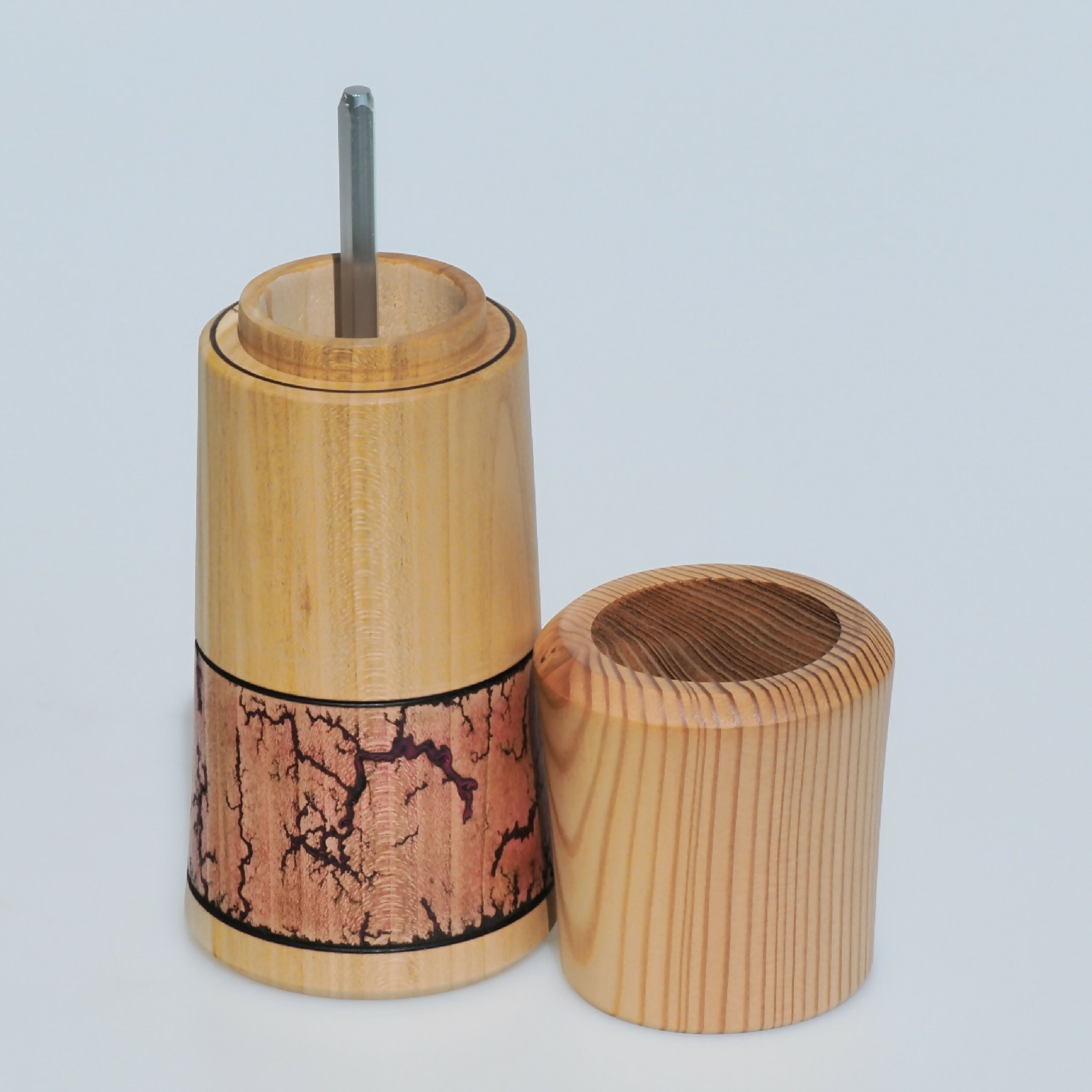 moulin_a_poivre_en_cerisier_et_meleze_latelier_du_mercantour | EMPREINTES Paris