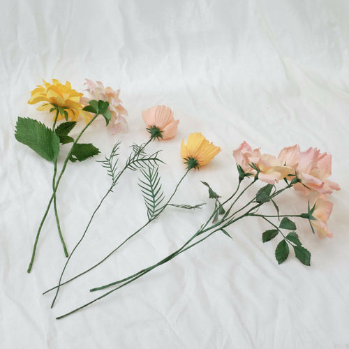 Bouquet de fleurs en papier tons roses & jaunes : deux dahlias, deux cosmos, roses sauvages | EMPREINTES Paris - EMPREINTES Paris