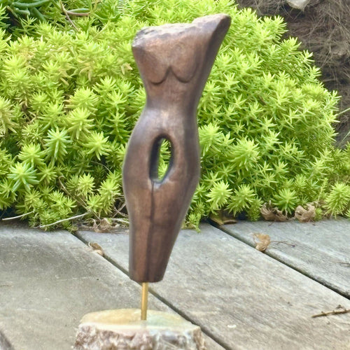 Figurine 1 en pierre calcaire de l'île de Ré, patiné bronze | EMPREINTES Paris - EMPREINTES Paris