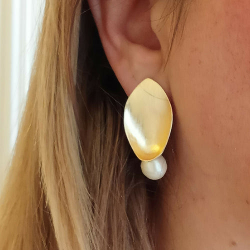 boucles_doreilles_laiton_en_or_brosse_gouttes_perles_coquillage_berengere_bourdil copie | EMPREINTES Paris - EMPREINTES Paris