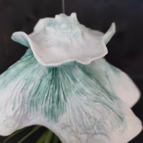 sculpture_a_suspendre_meduse_et_tillandsia_sophie_luline_ceramiste copie | EMPREINTES Paris - EMPREINTES Paris