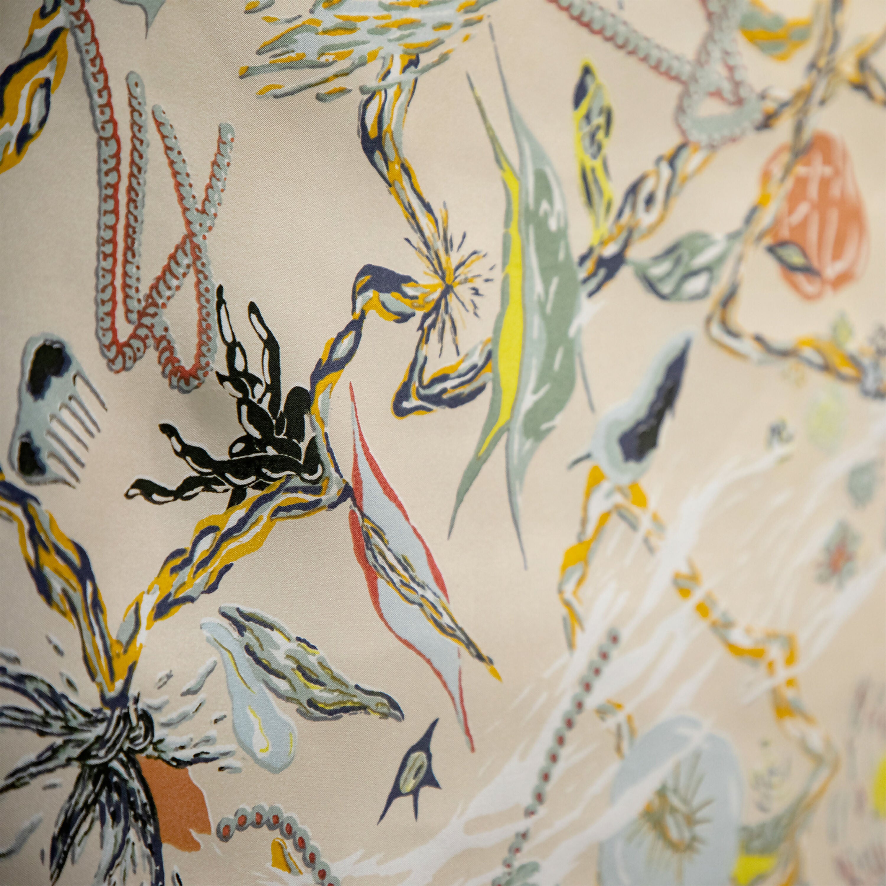 carre_de_soie_william_morris_on_the_milkyway_beige_prelude_dans_la_pampa copie | EMPREINTES Paris