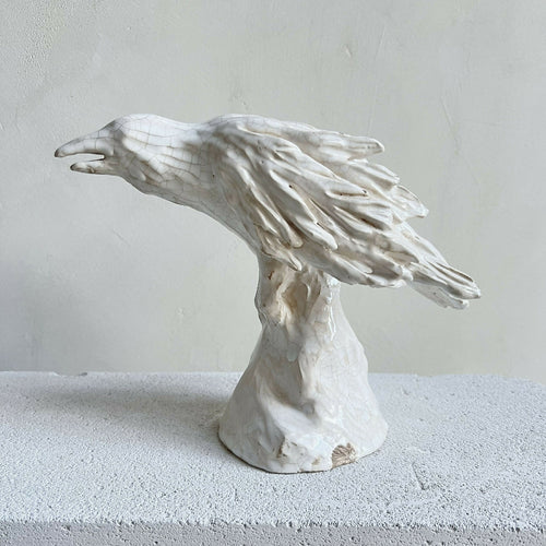 sculpture_corbeau_en_ceramique_craquelee_ivoire_cyril_paillot | EMPREINTES Paris - EMPREINTES Paris