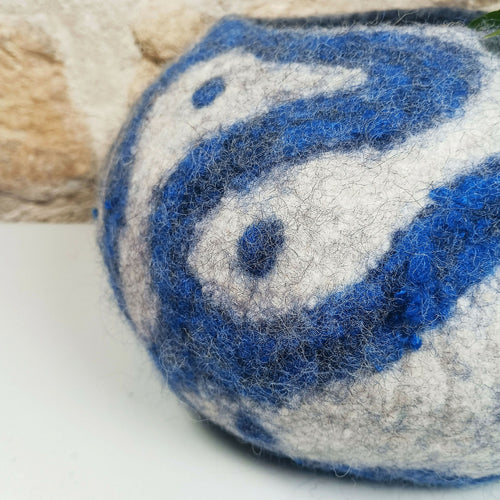 vide_poche_ecru_decor_ondulant_bleu_en_feutre_de_laine_atelier_lanzetta copie | EMPREINTES Paris - EMPREINTES Paris