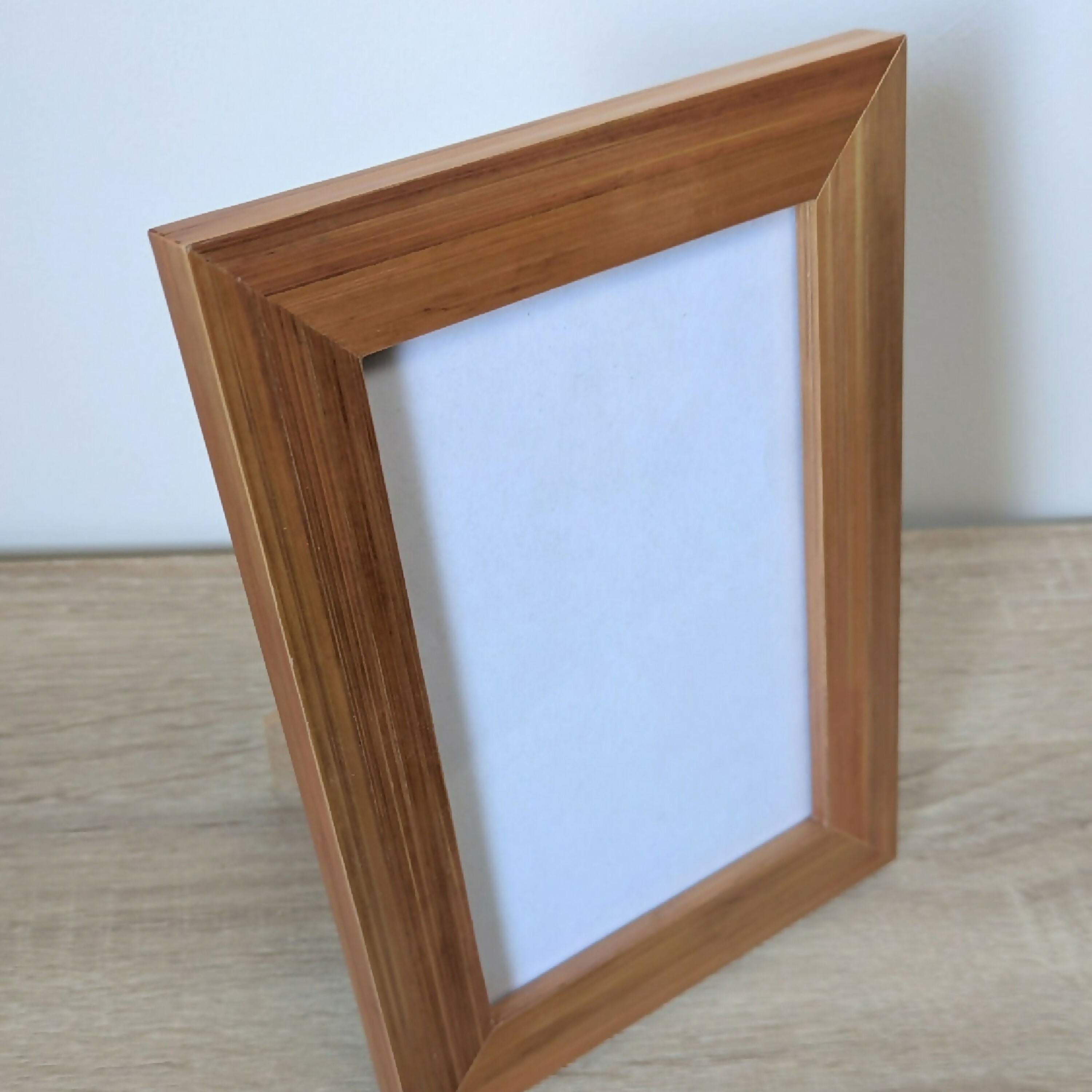 cadre_photo_a_poser_10x15cm_avec_marqueterie_de_paille_cuivre_jerome_ebenisterie copie | EMPREINTES Paris