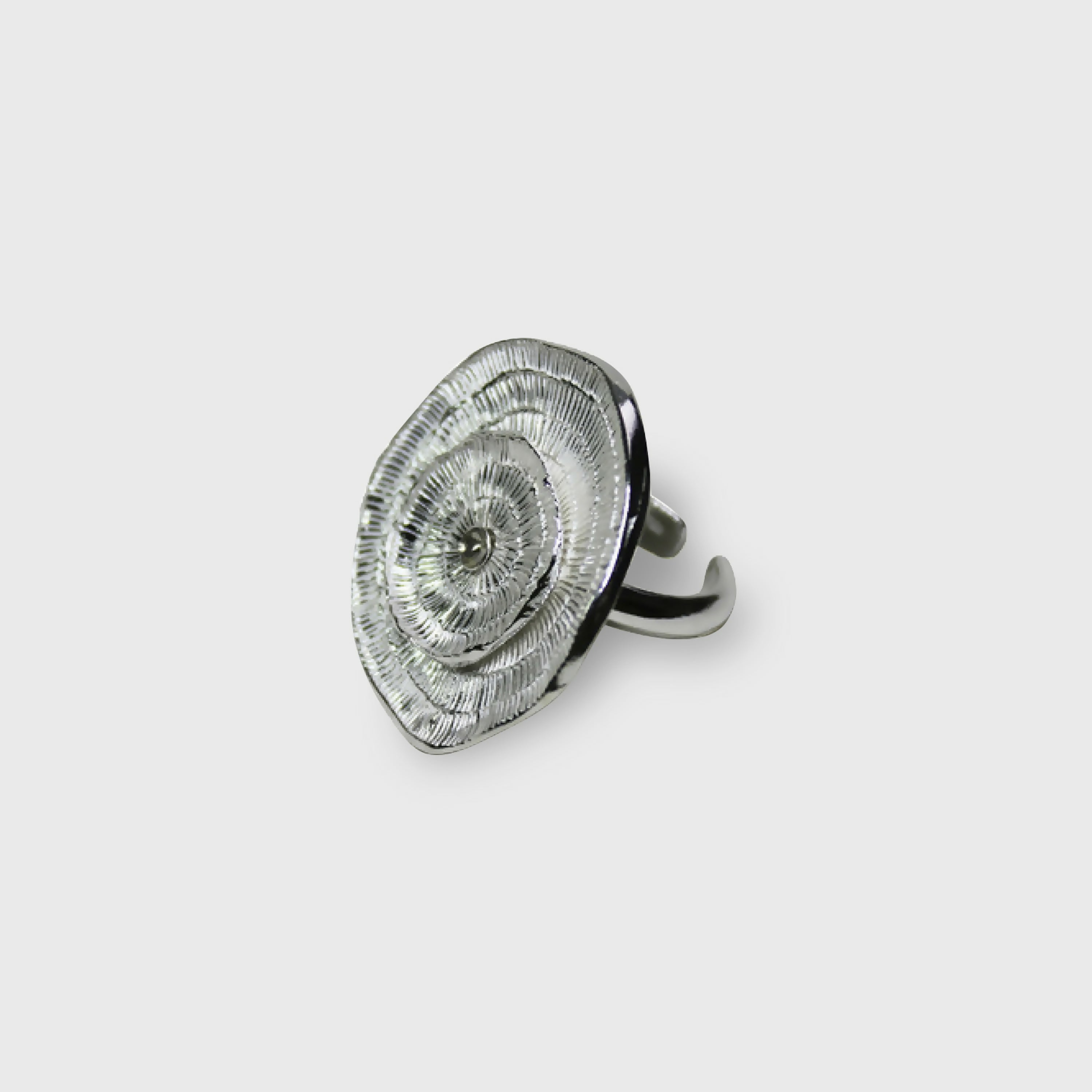 Bague cocktail en argent massif, Motif rondelle de bois | EMPREINTES Paris