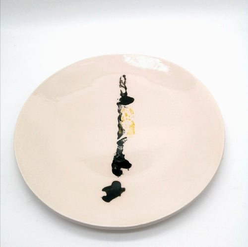 Assiette Traces noires et jaunes II | EMPREINTES Paris - EMPREINTES Paris