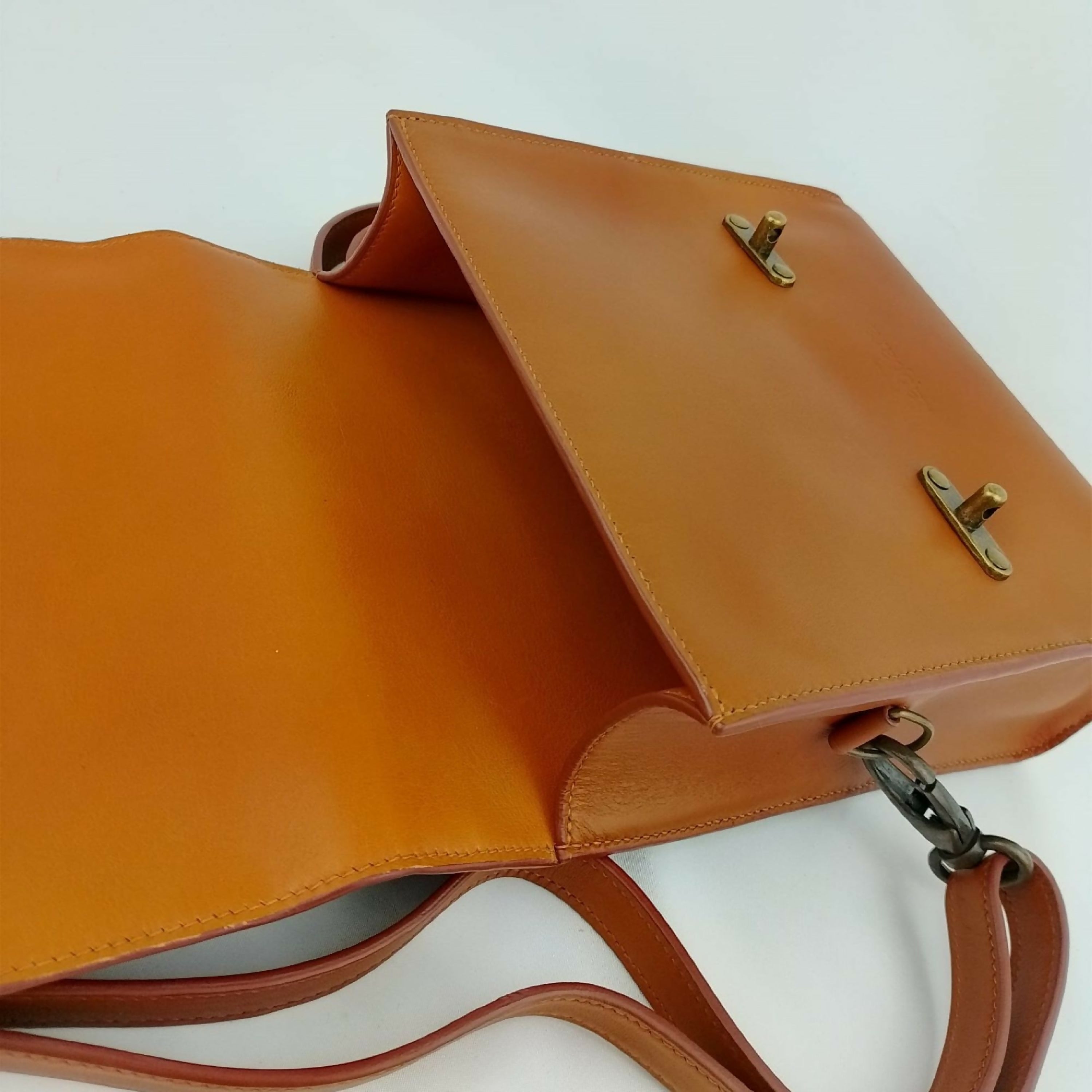 sacoche_unisexe_en_cuir_sam_lappara copie | EMPREINTES Paris