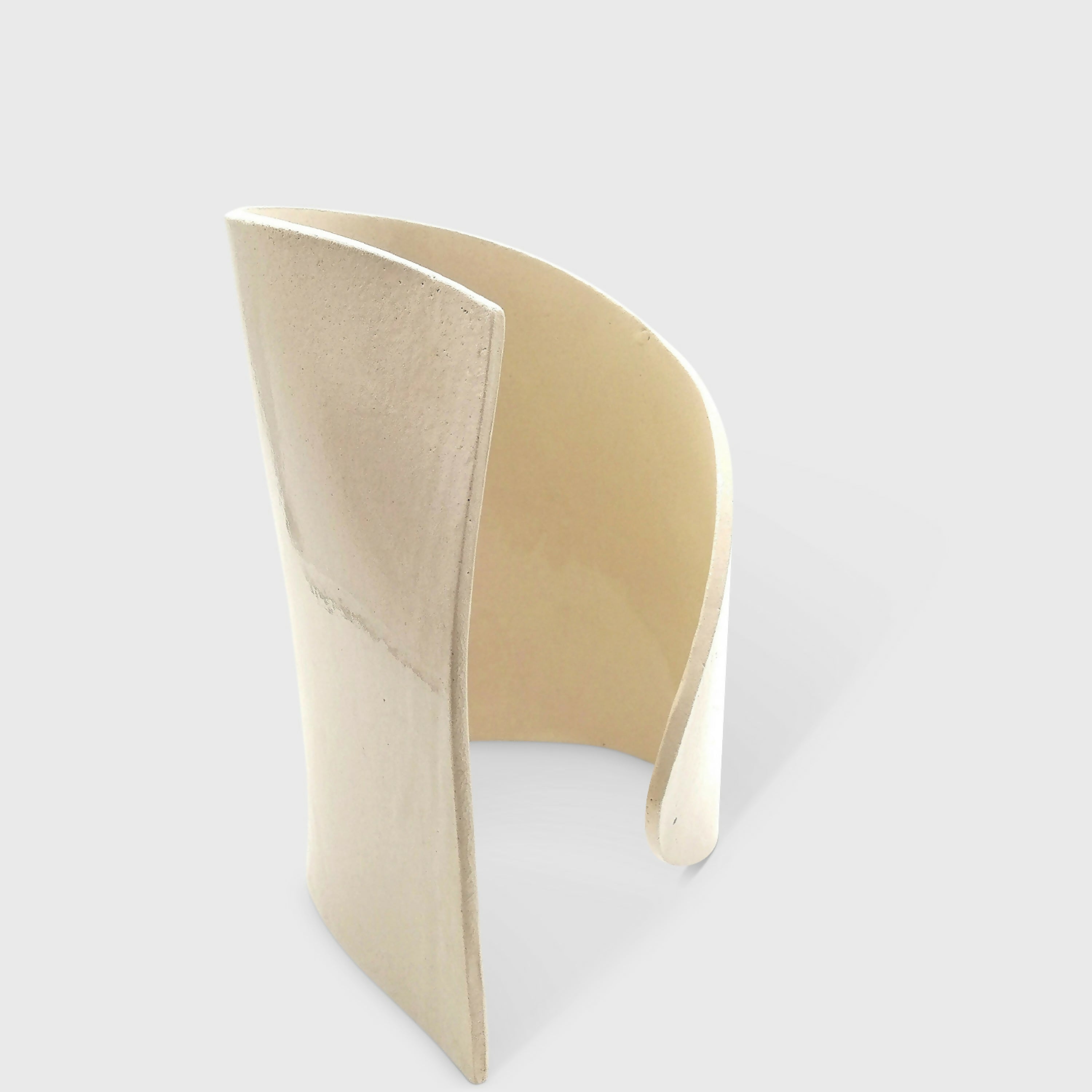 vase_cache_pot_en_faience_blanche_emaillee_tessa_guilbaud | EMPREINTES Paris