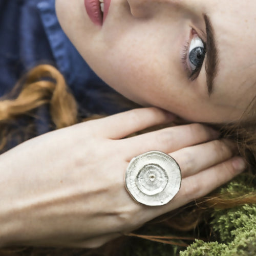 Bague cocktail en argent massif, Motif rondelle de bois | EMPREINTES Paris - EMPREINTES Paris