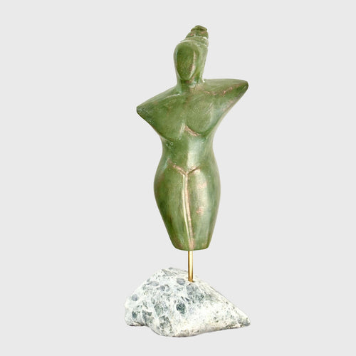 Figurine 25 en pierre calcaire, patine vert bronze, socle en granite vert | EMPREINTES Paris - EMPREINTES Paris