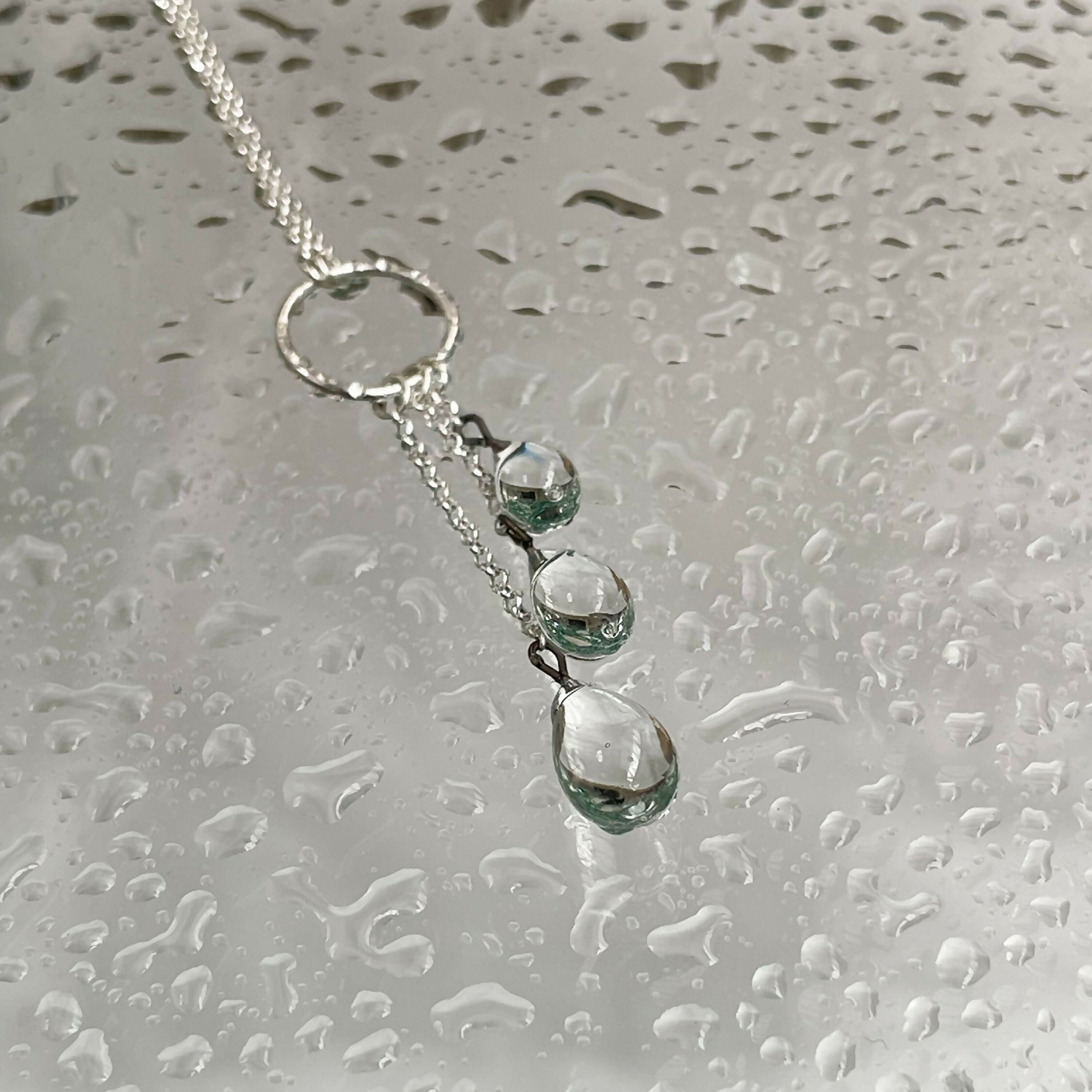 collier_argent_et_verre_3_gouttes_deau_marie_flambard copie | EMPREINTES Paris