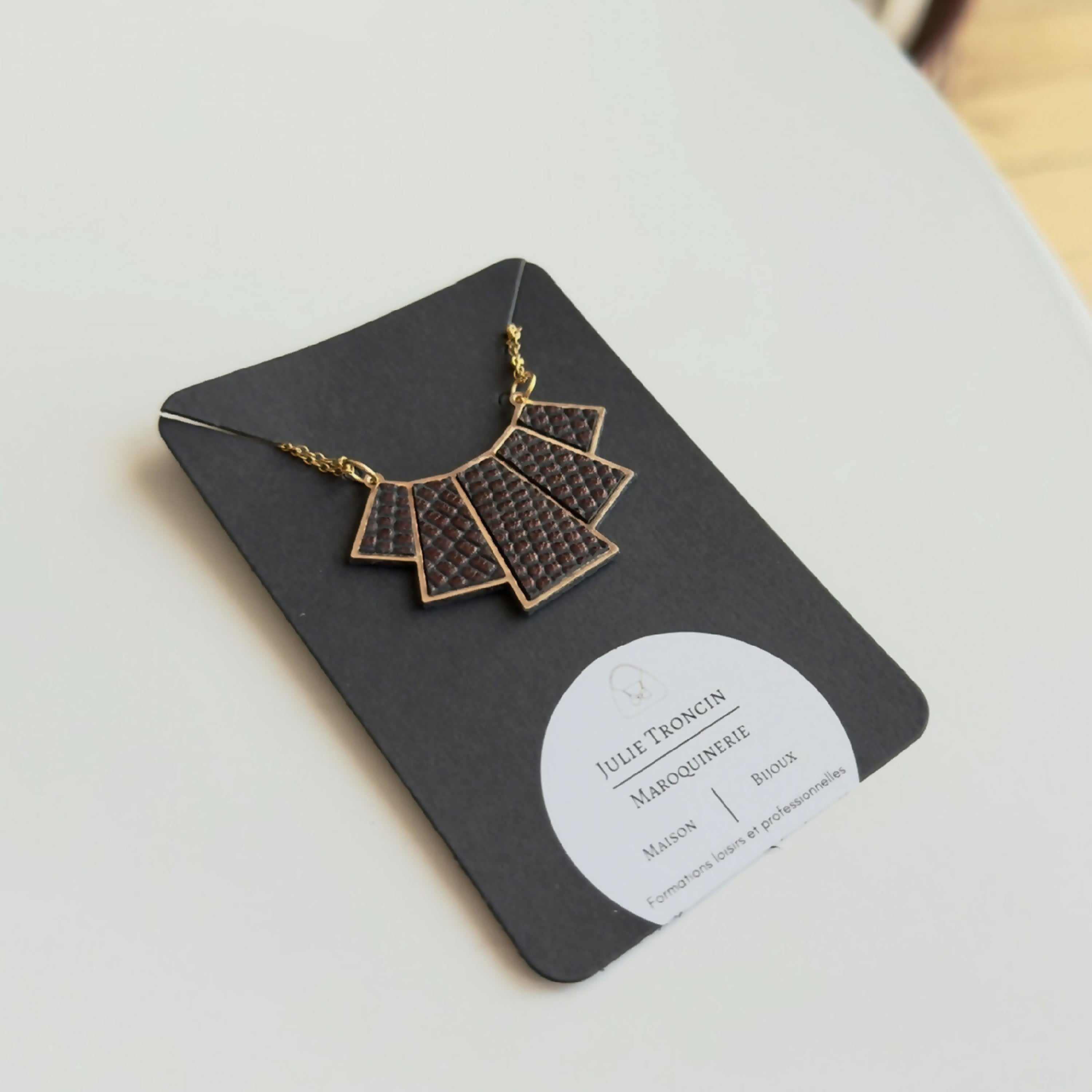 collier_art_deco_bordeaux_julie_troncin_maroquinerie copie | EMPREINTES Paris