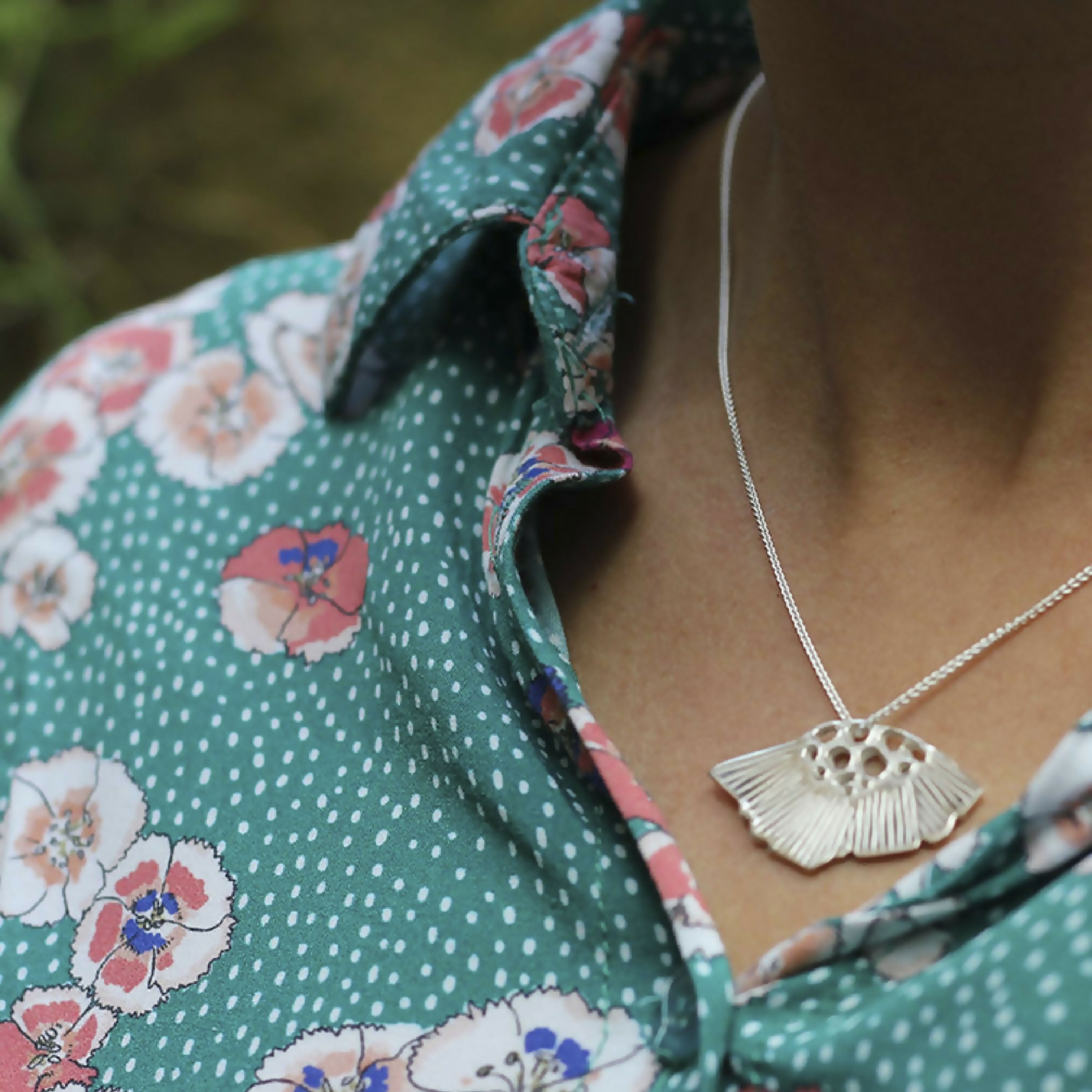 Collier de taille moyenne aux motifs floraux, en argent massif recyclé | EMPREINTES Paris